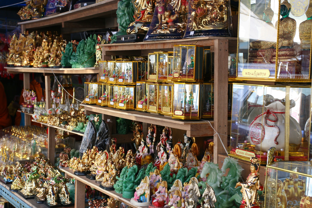 Thai Amulet Market