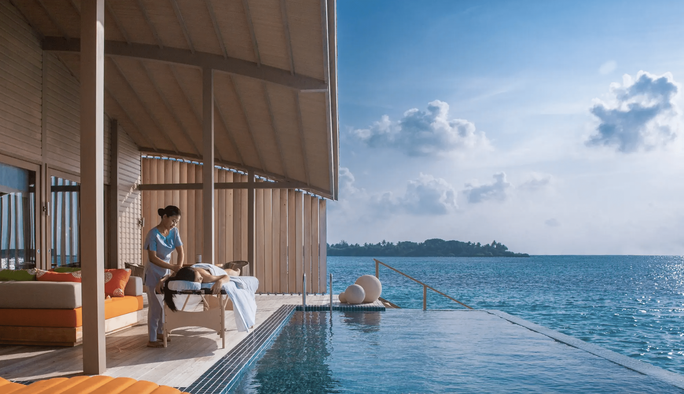 Club Med Finolhu Villas traditional massage