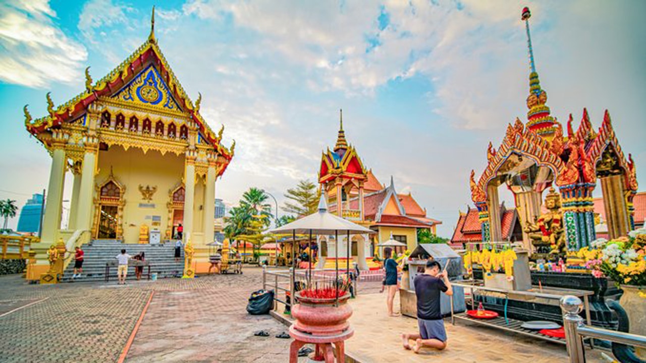 Thai Buddhist Chetawan Temple