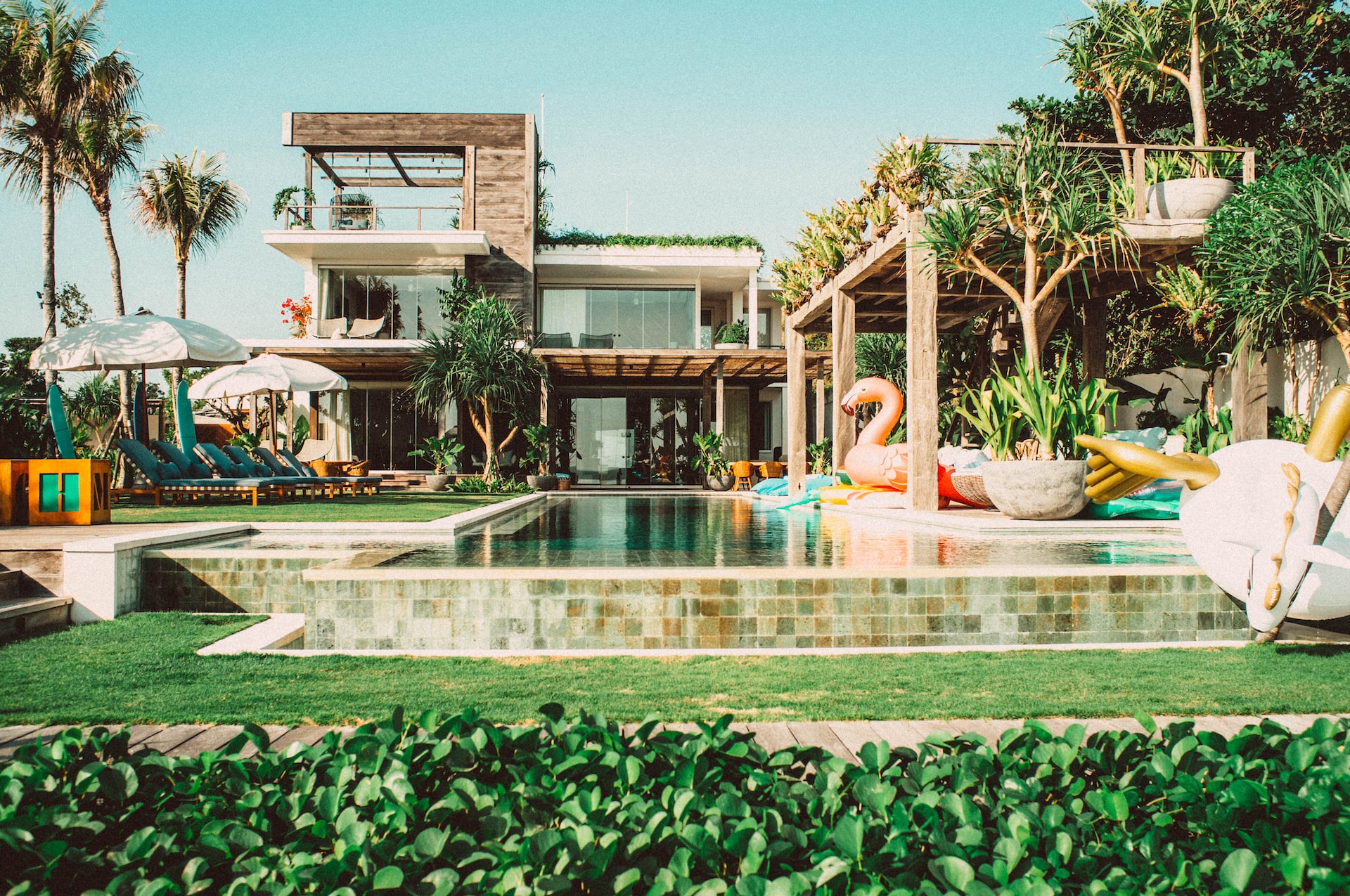 big-villa-pool-vintage