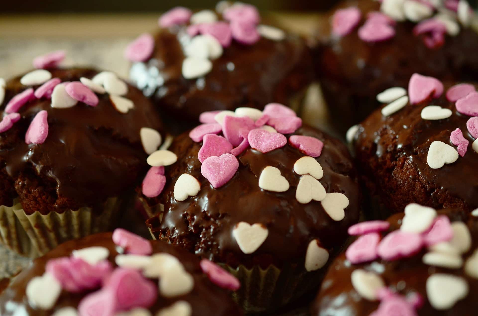 chocolate-muffin-heart-deco