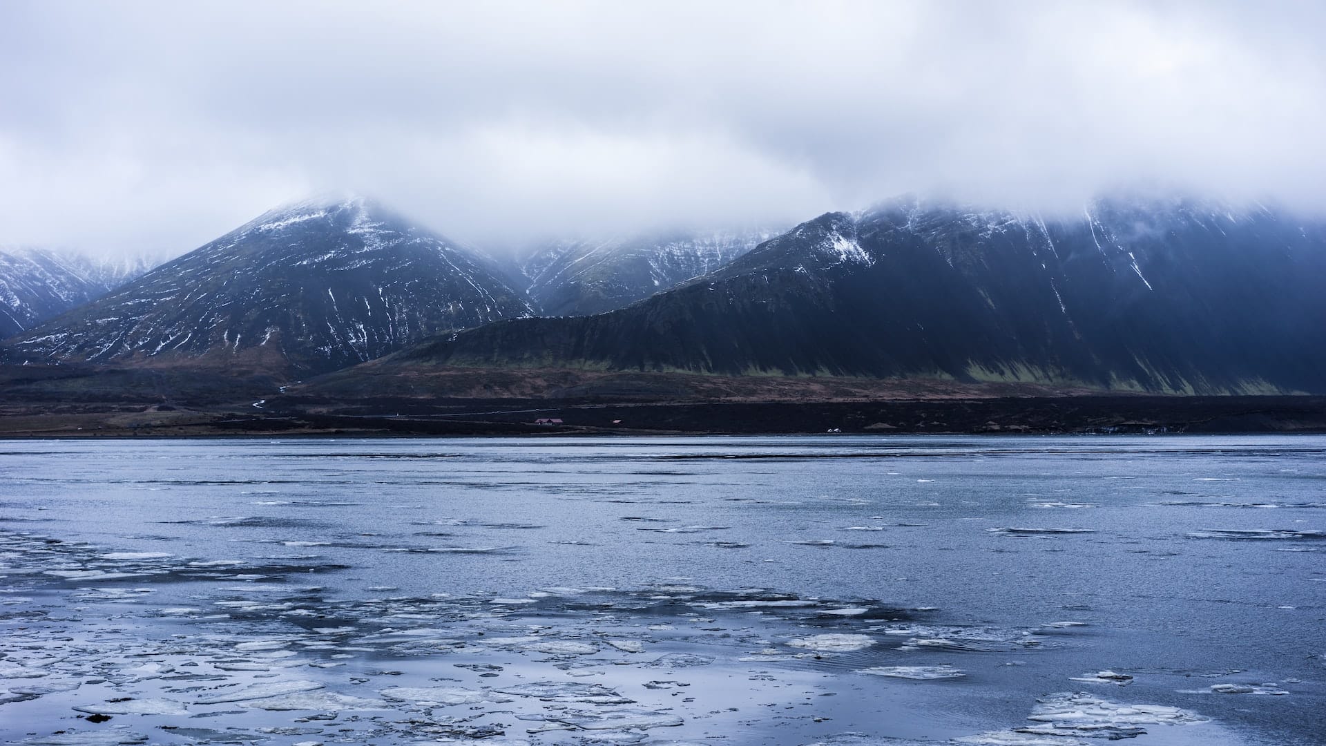 iceland fjords moiuntains