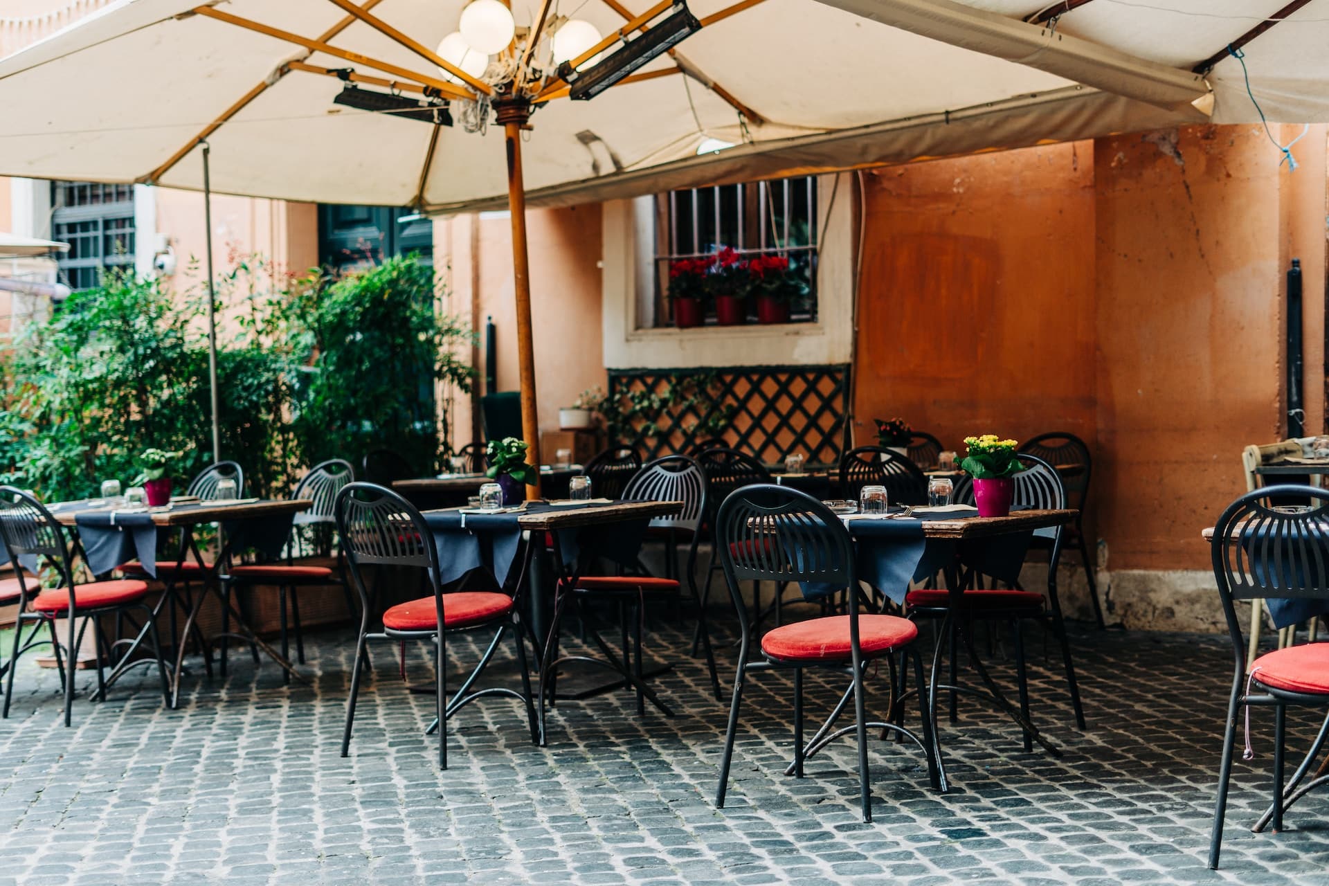 outdoor dining rome italy