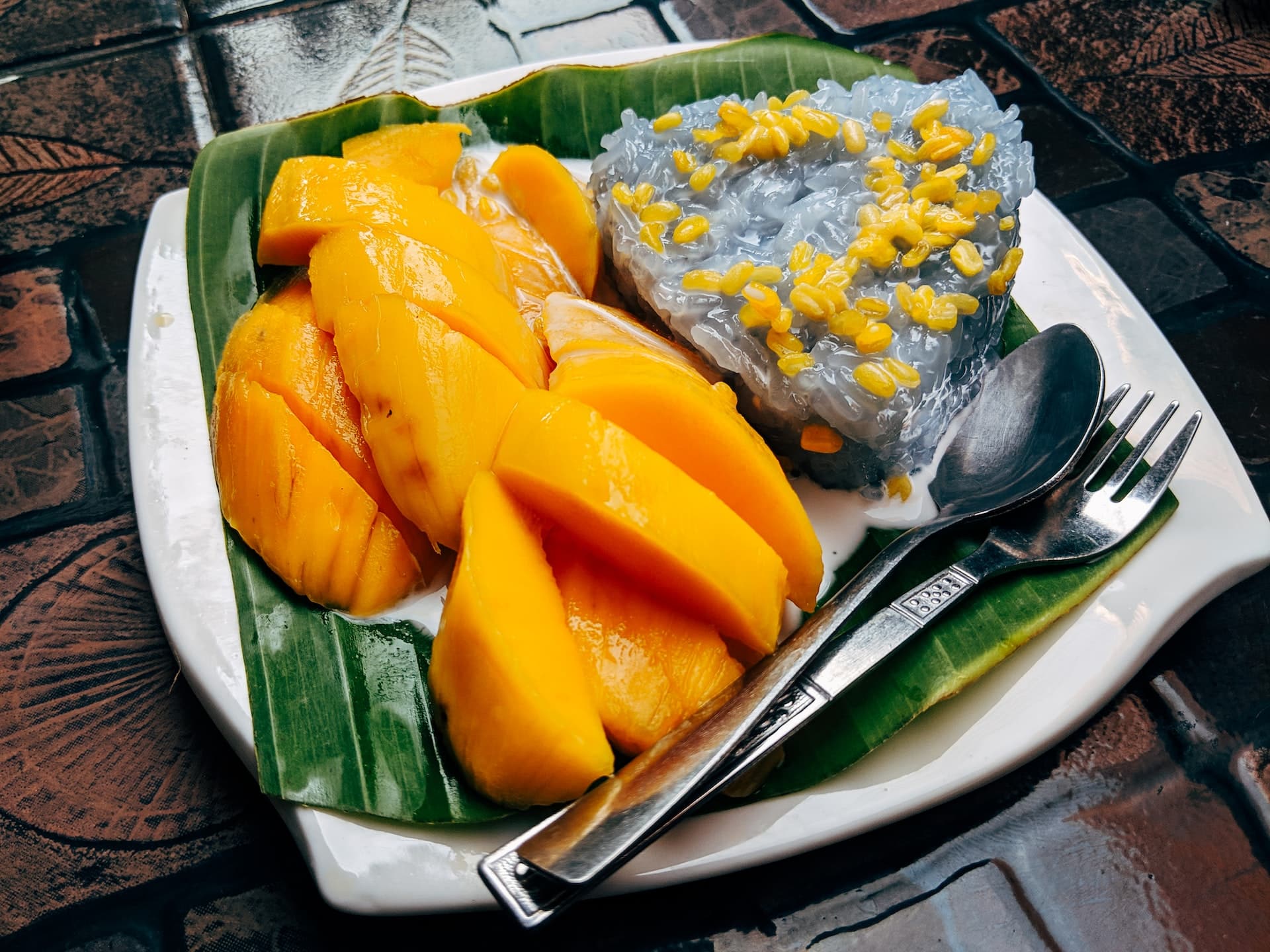 thai mango sticky rice