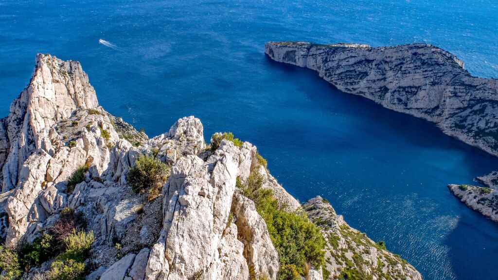 travel--to-france-calanque-marseille