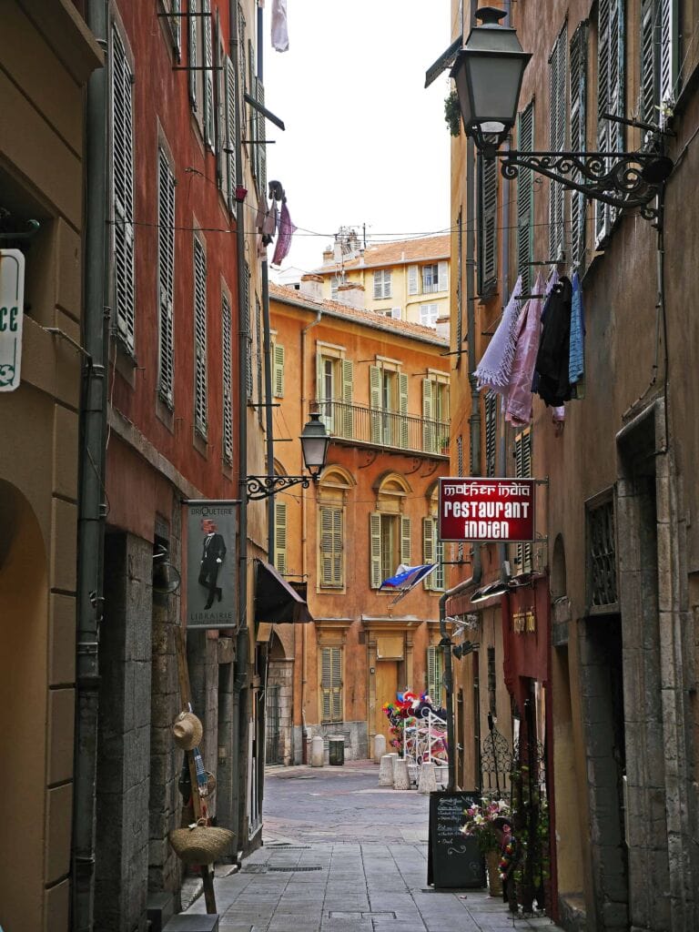 travel-to-france-oldtown