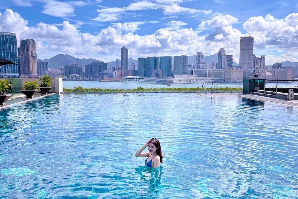 04 hong kong four seasons pool hong kong four seasons hotel