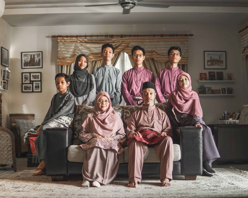 malay family Photo Relaxed SOPs for Hari Raya 2022