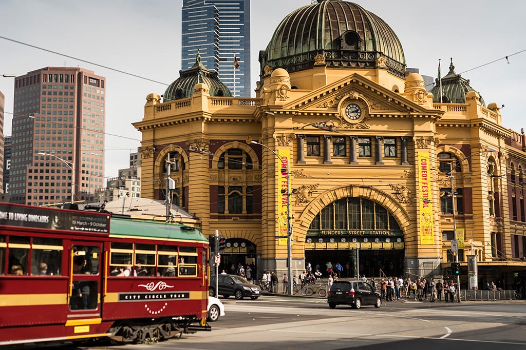 australia-victoria-melbourne-flinders-street-station