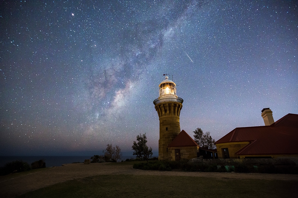 australia-nsw-palm-beach-barrenjoey-lighthouse-night