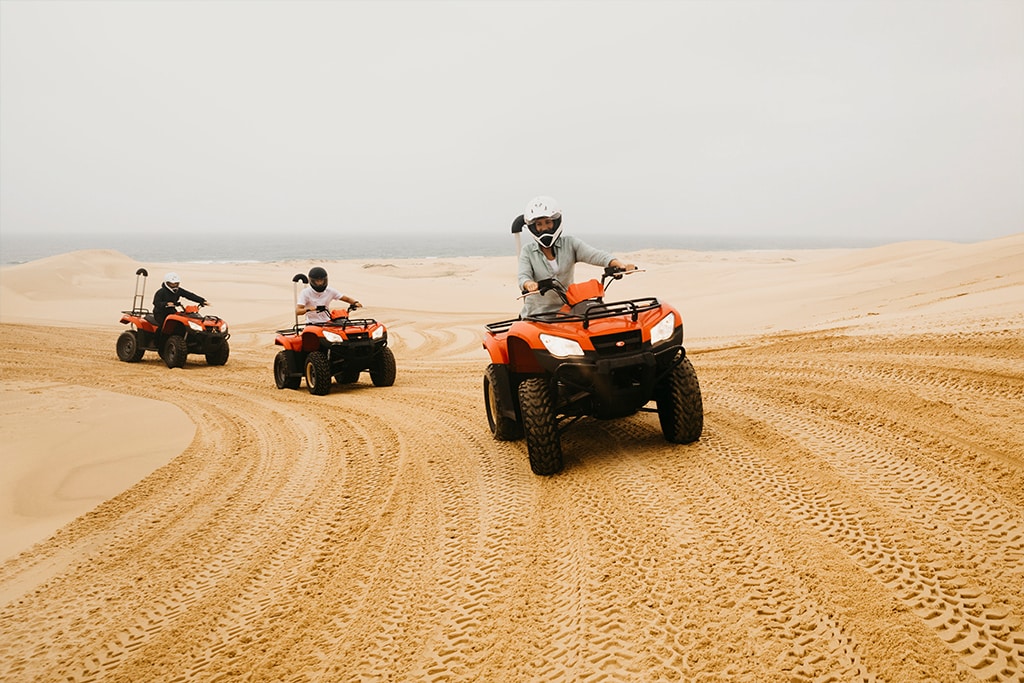 australia-nsw-stockton-sand-dunes-quad-biking