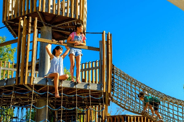 header children playing