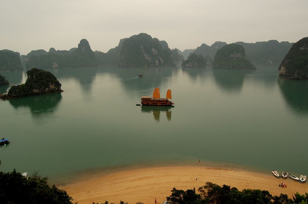 halong ryan961 pixabay halong-bay