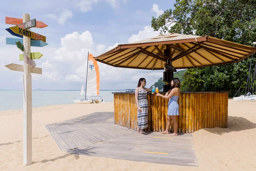 malaysia club med cherating beach bar