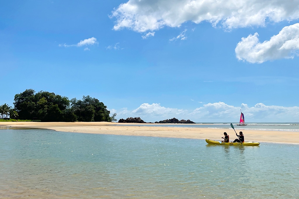 malaysia club med cherating kayak