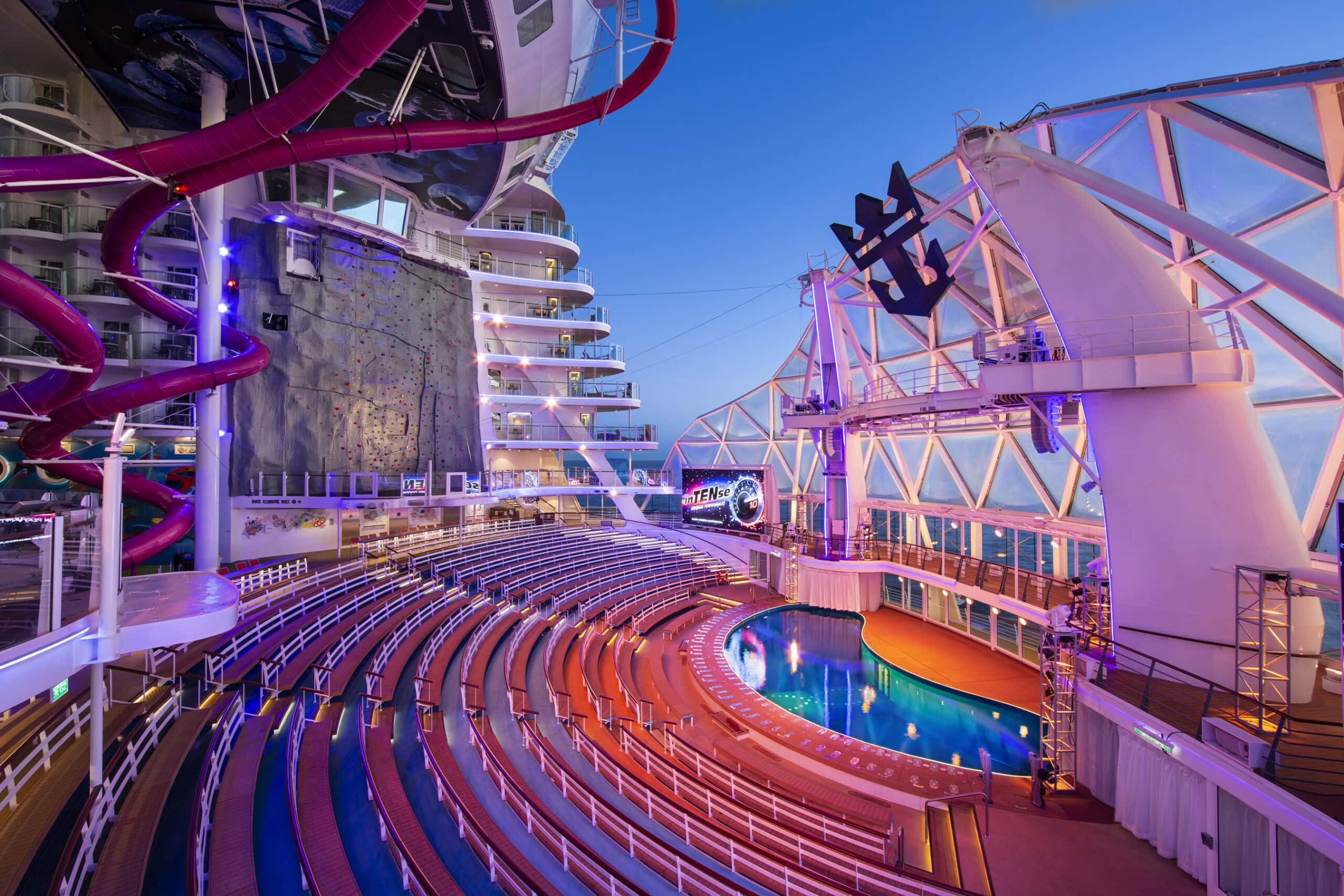 AquaTheater at Wonder of the Sea