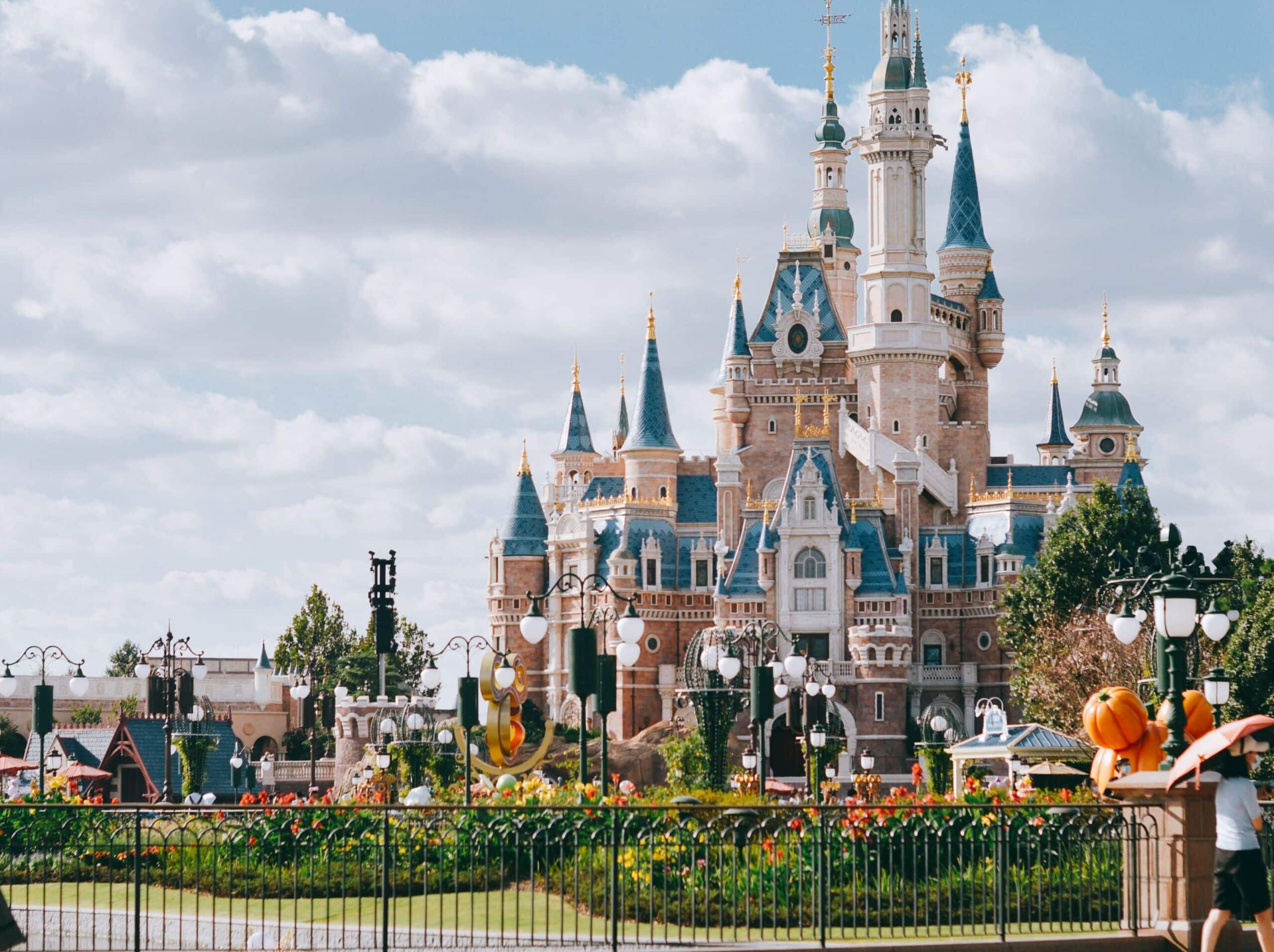 Shanghai Disney scaled Shanghai Disneyland Closure Due to Covid-19