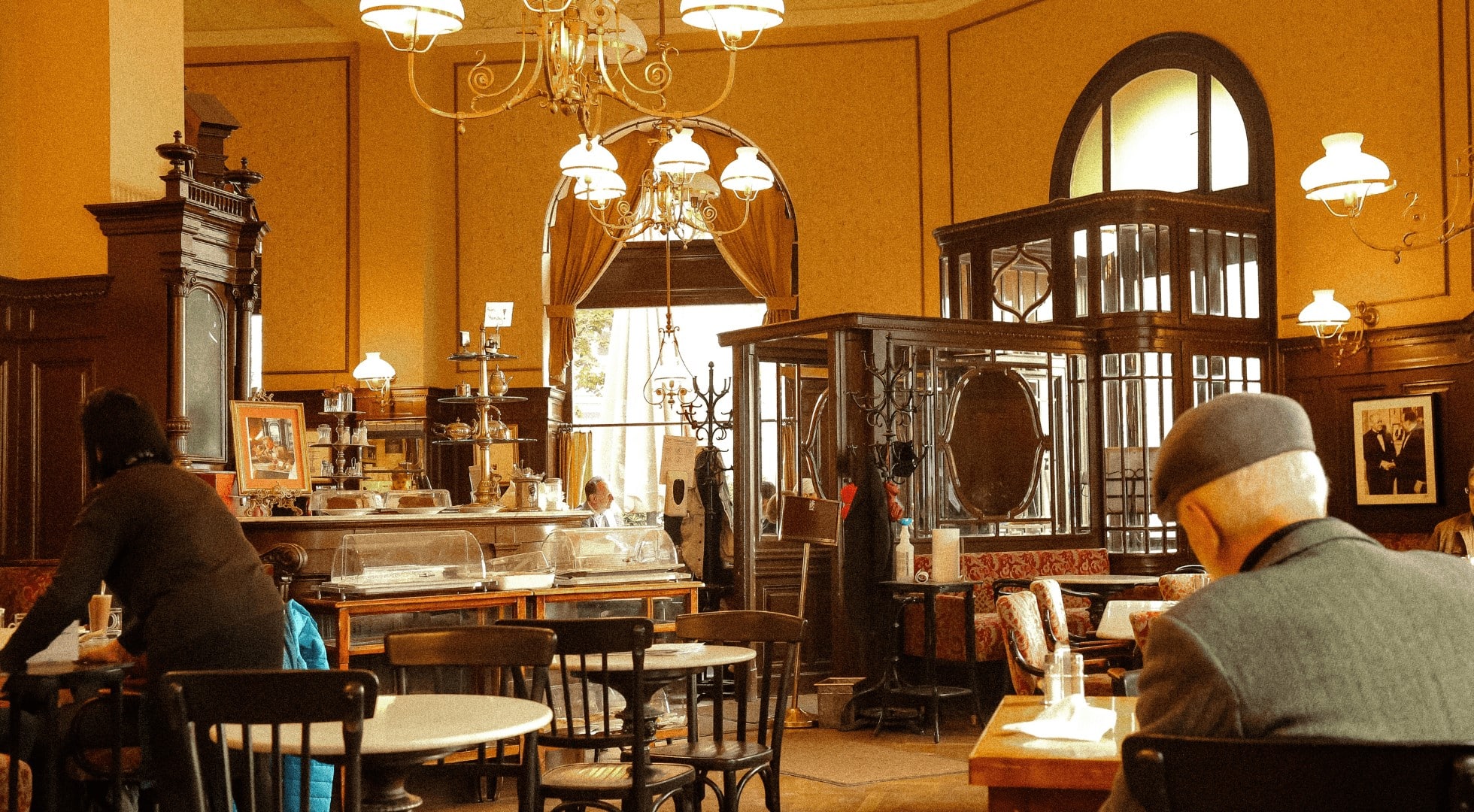 vienna-cafe-best places to visit as an introvert