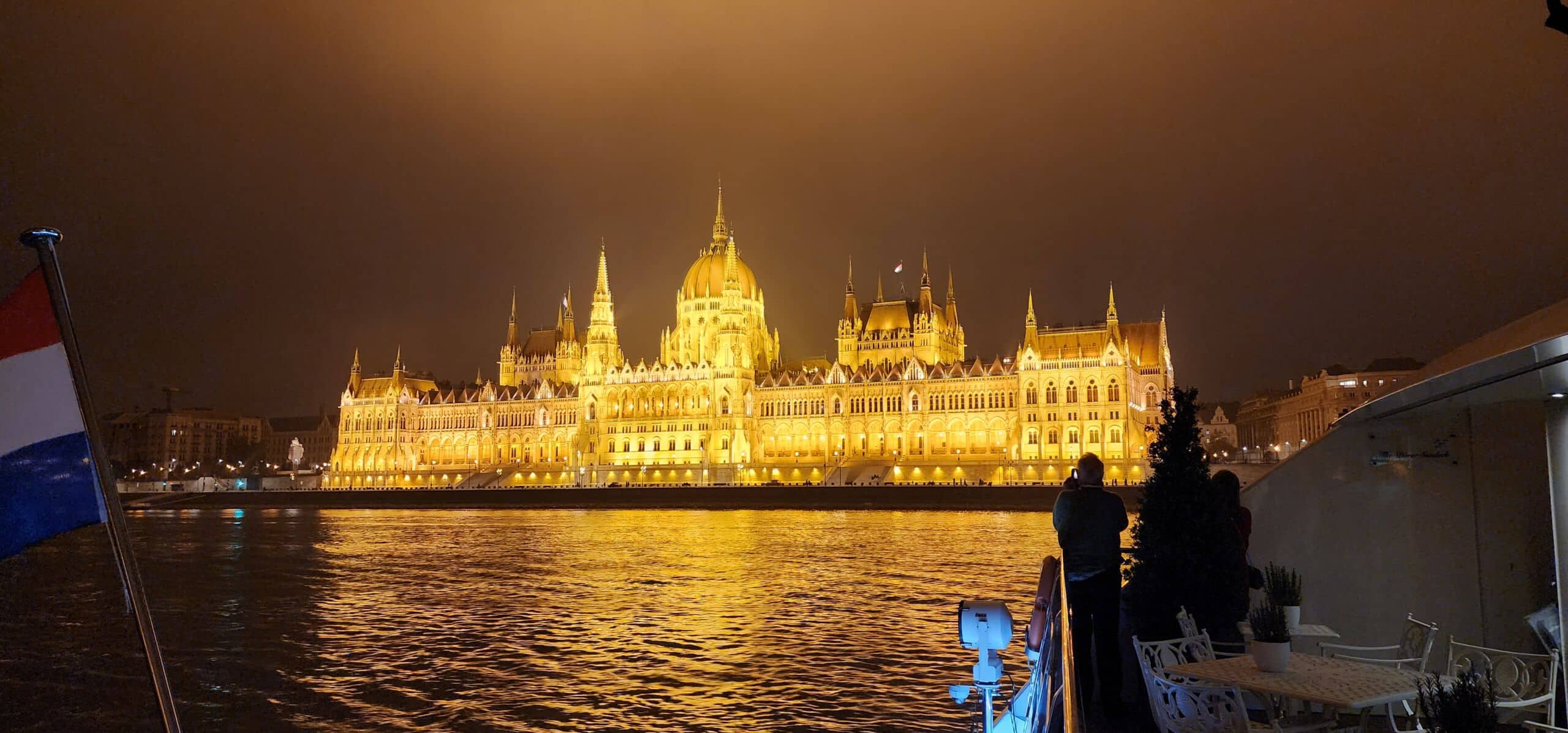 castle scaled night_scenery_river_cruise