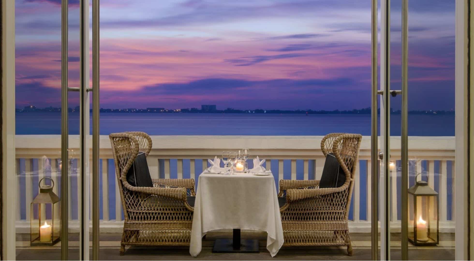 v day eo romantic hotel