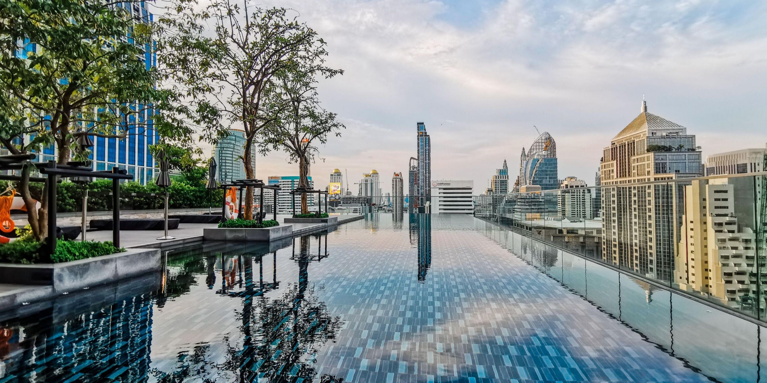 Sindhorn Midtown-Bangkok-hotel-pool