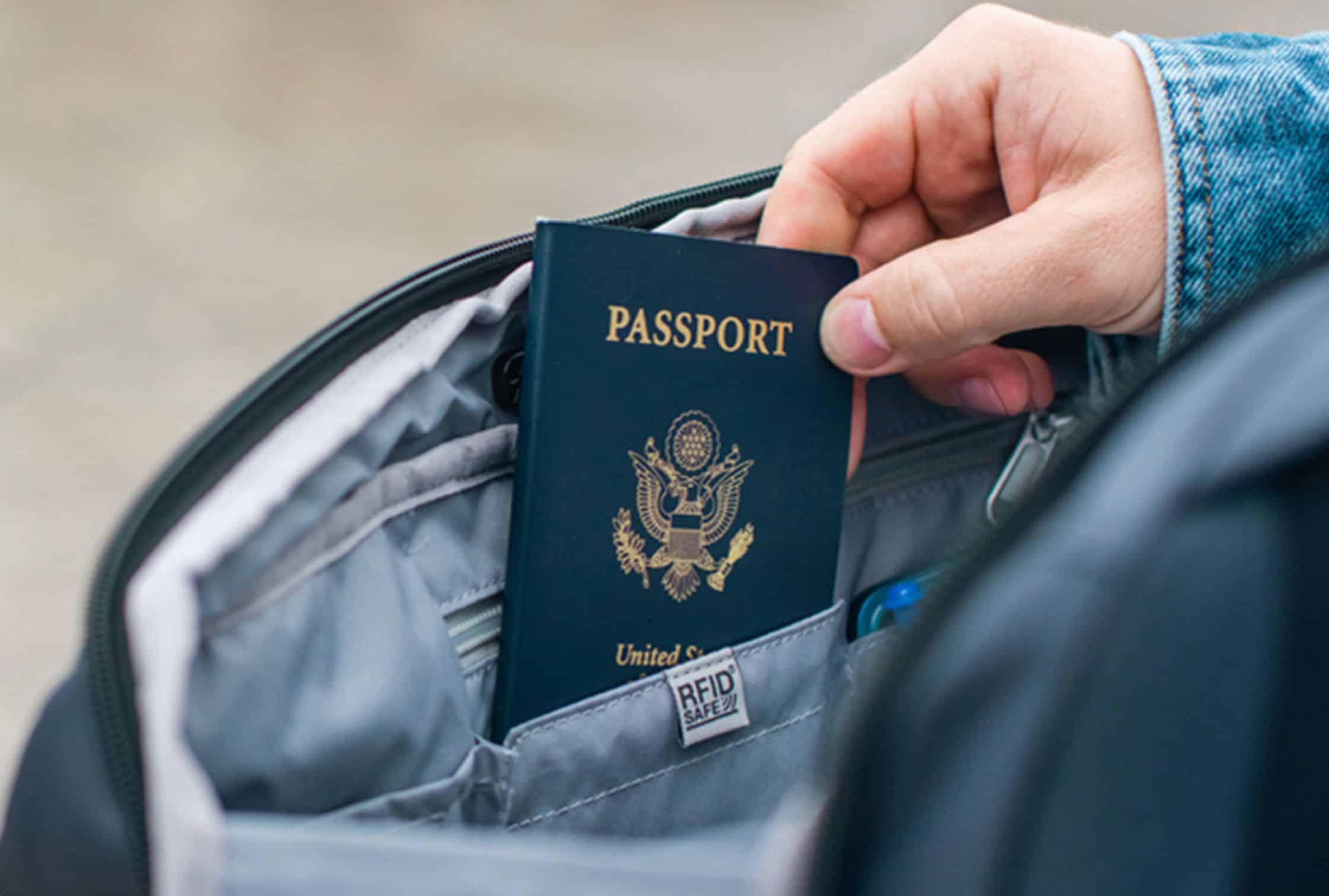 TravelBagSecurity Senior Travel Tips: Use bags with security features