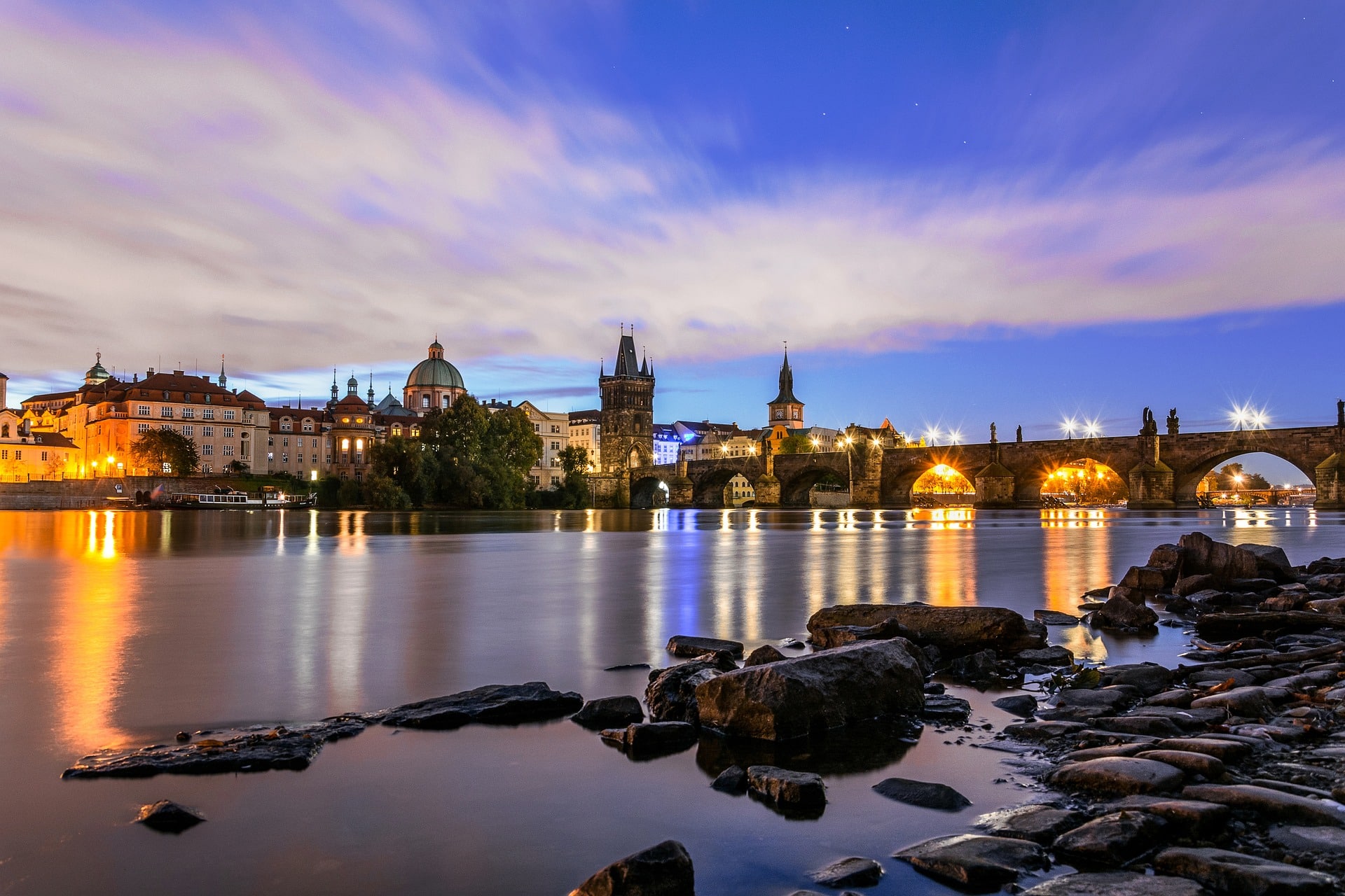 Charles_bridge_prague