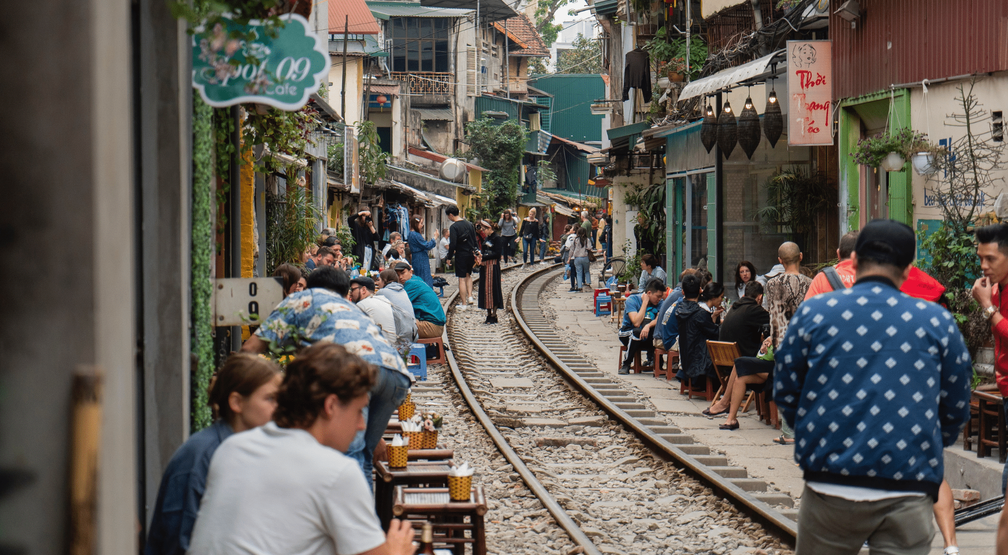 Hanoi_train_street