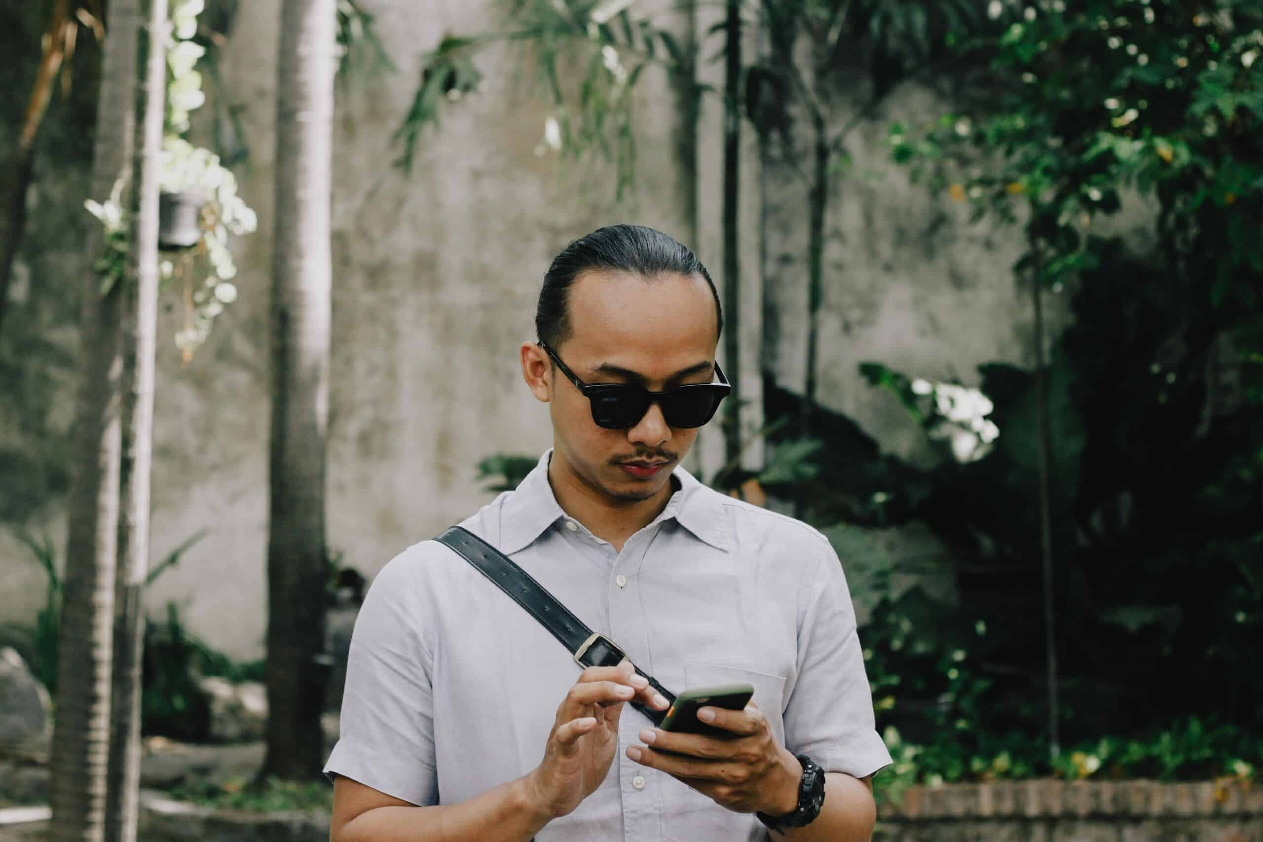 handphone scaled Solo Backpacking Trip: Bring a power bank