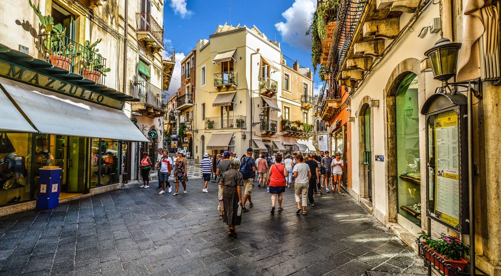 Italy travel guide image of Taormina street view. 