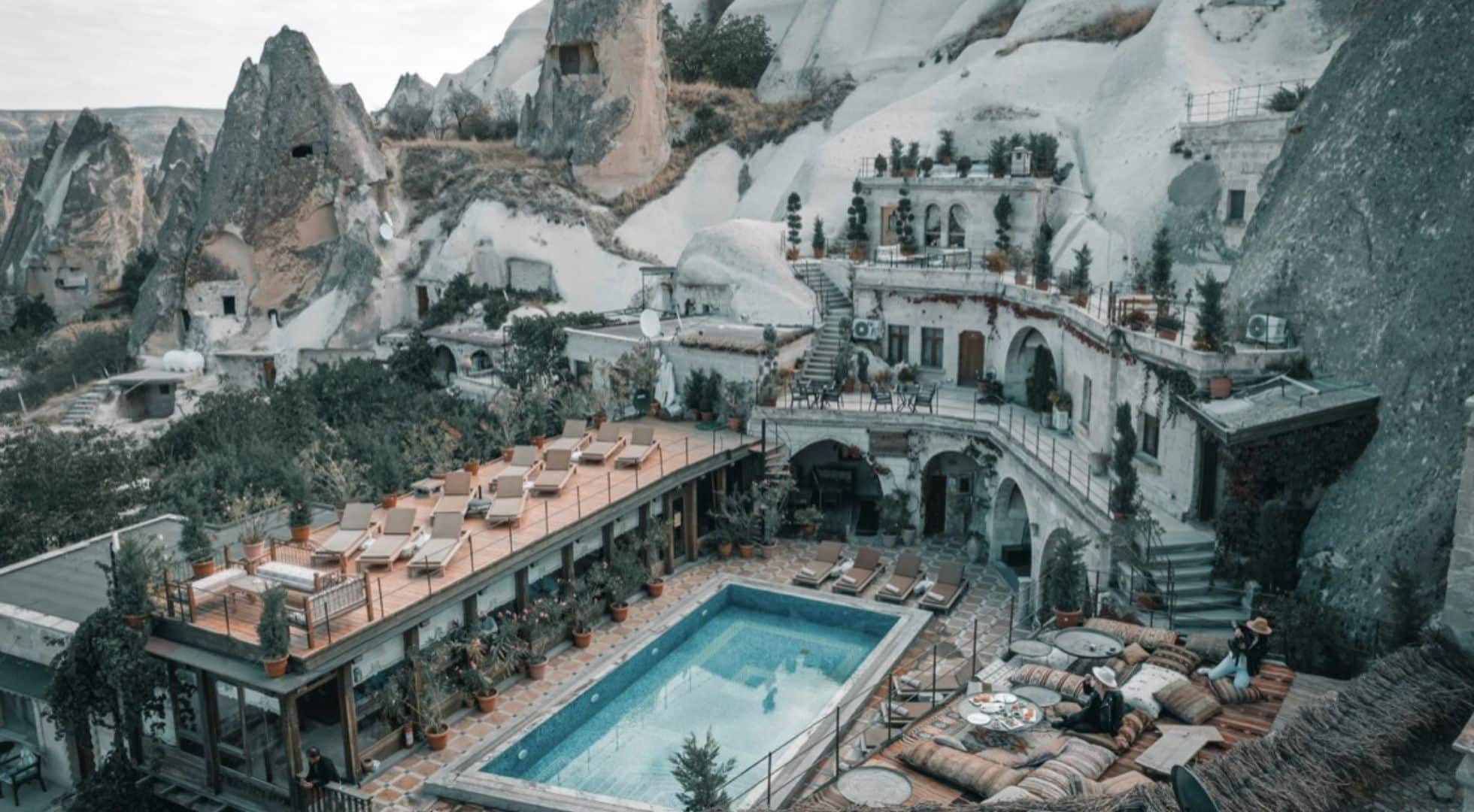 cave-hotel