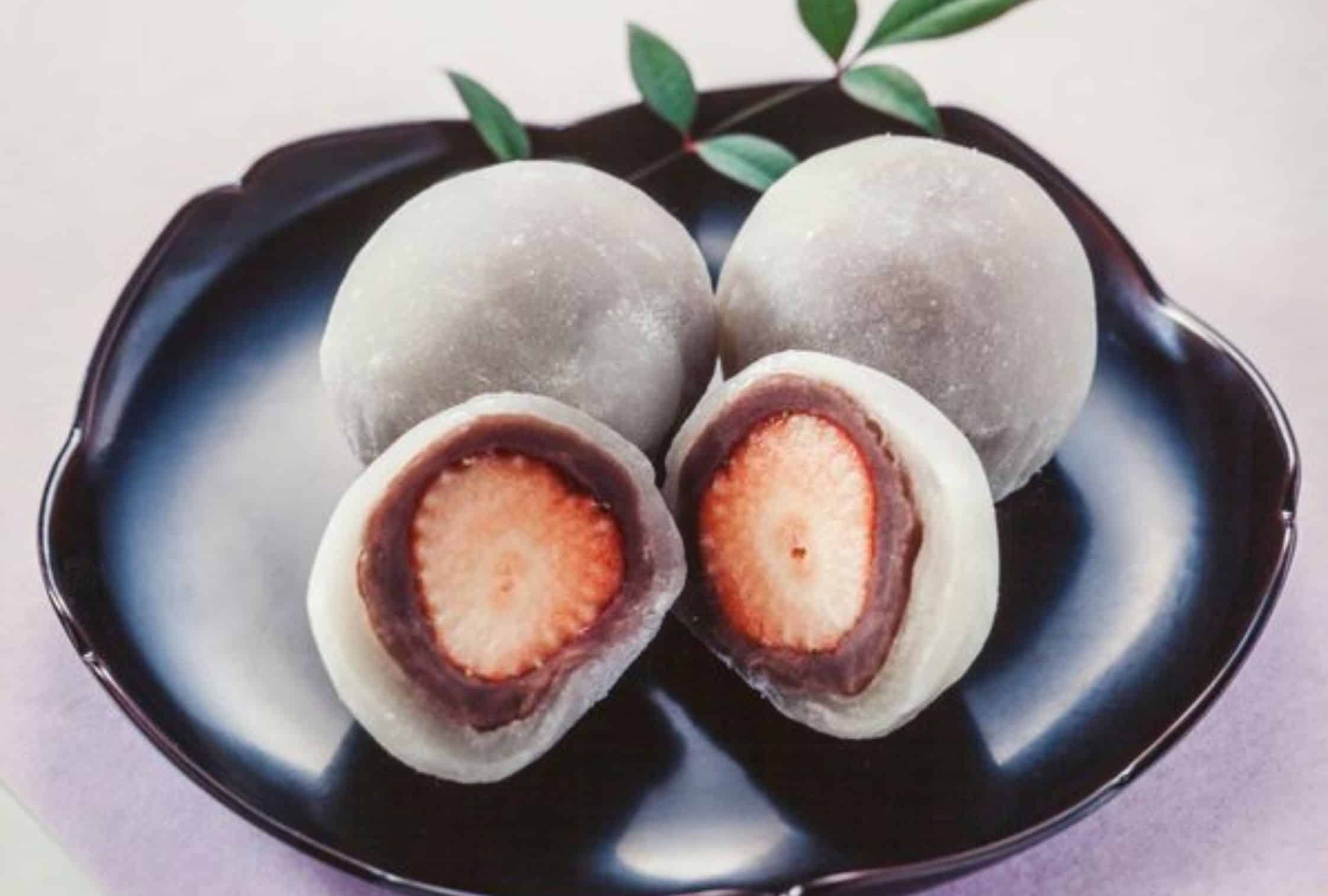 strawberrymochi Culinary delights in Japanese winter: Japanese mochi