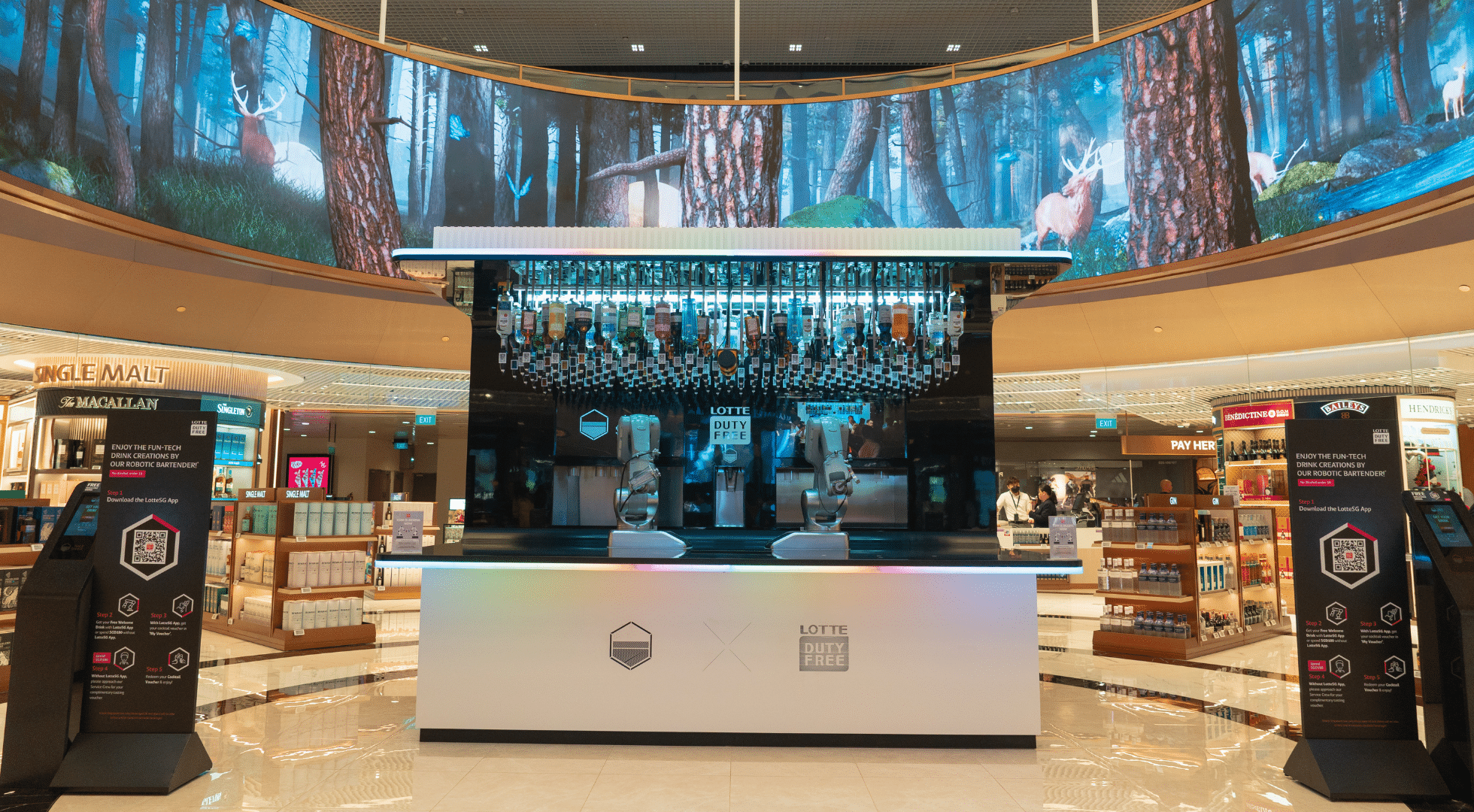 Enjoy a visual feast of Li Bai’s moonlit reverie while waiting for Toni’s mechanical artistry to serve up some cocktails. Credit: Changi Airport