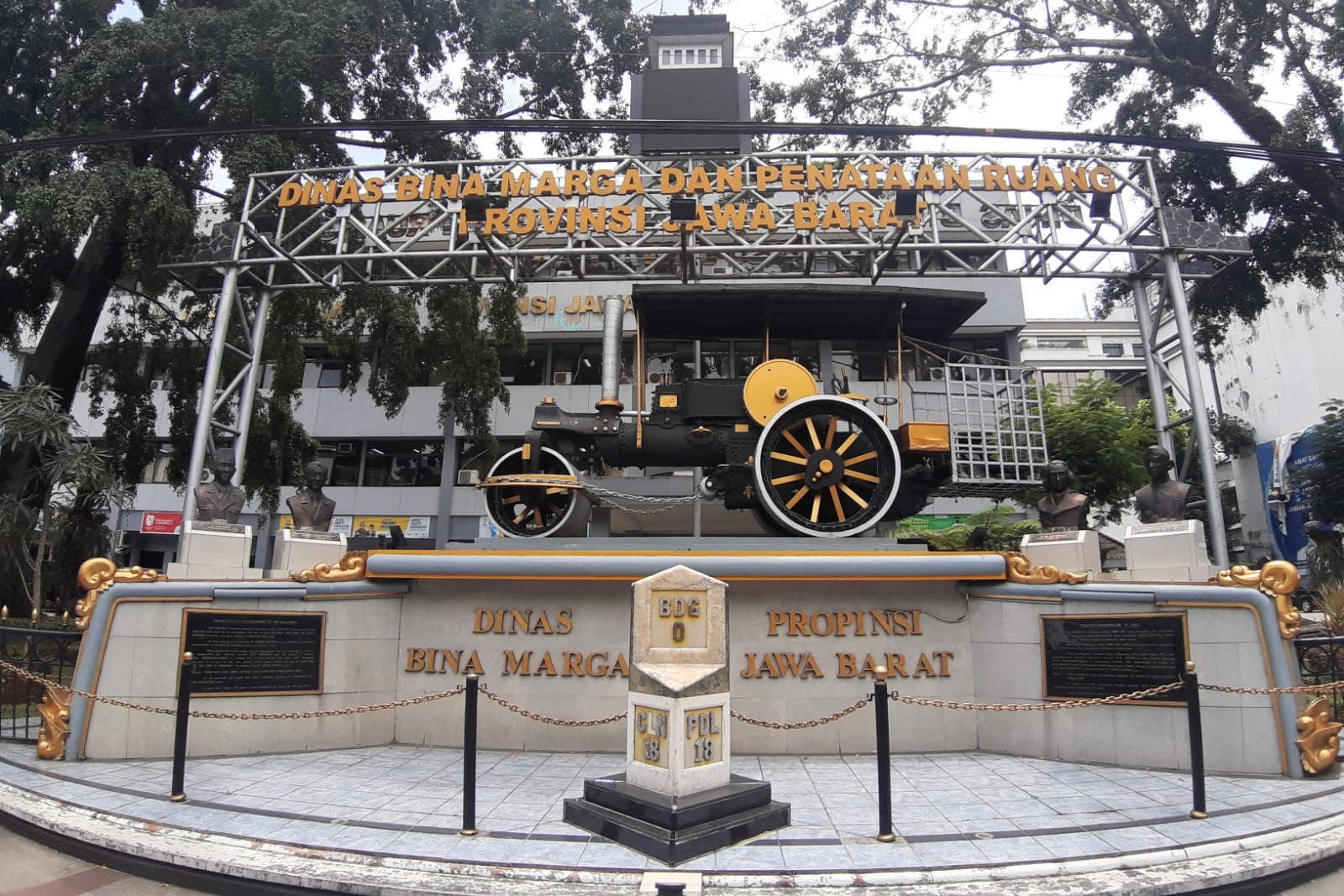 titik nol kota bandung di jalan asia afrika foto nur fidhiah b0yk