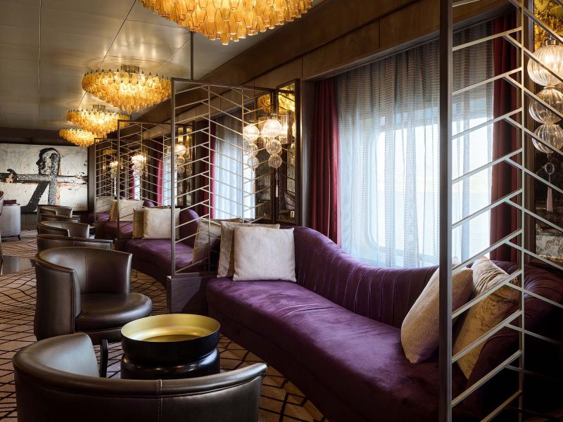 Voyager Lounge