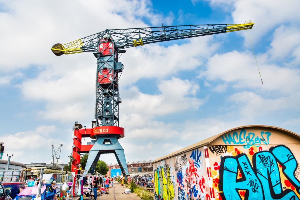 Crane Hotel Faralda graffiti