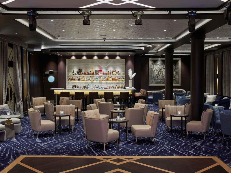 RSSC, Seven Seas Splendor - Splendor Lounge