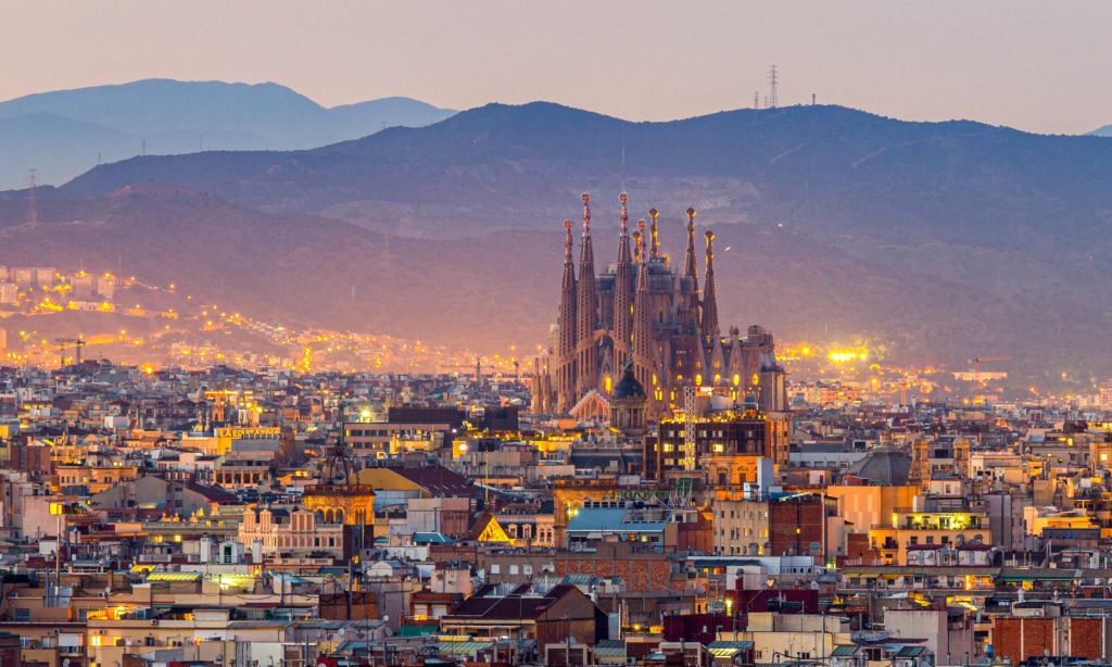 RSSC Prestige Barcelona to London Hero Image - La Sagrada Familia Skyline RSSC Prestige Barcelona to London Hero Image - La Sagrada Familia Skyline