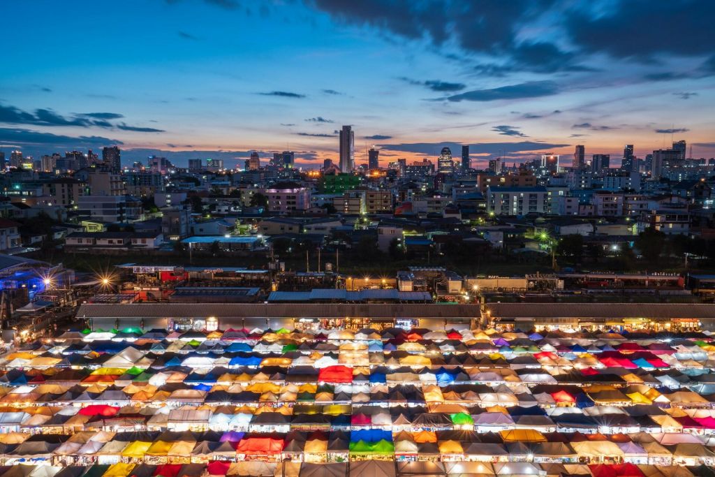 Rot Fai Train Market