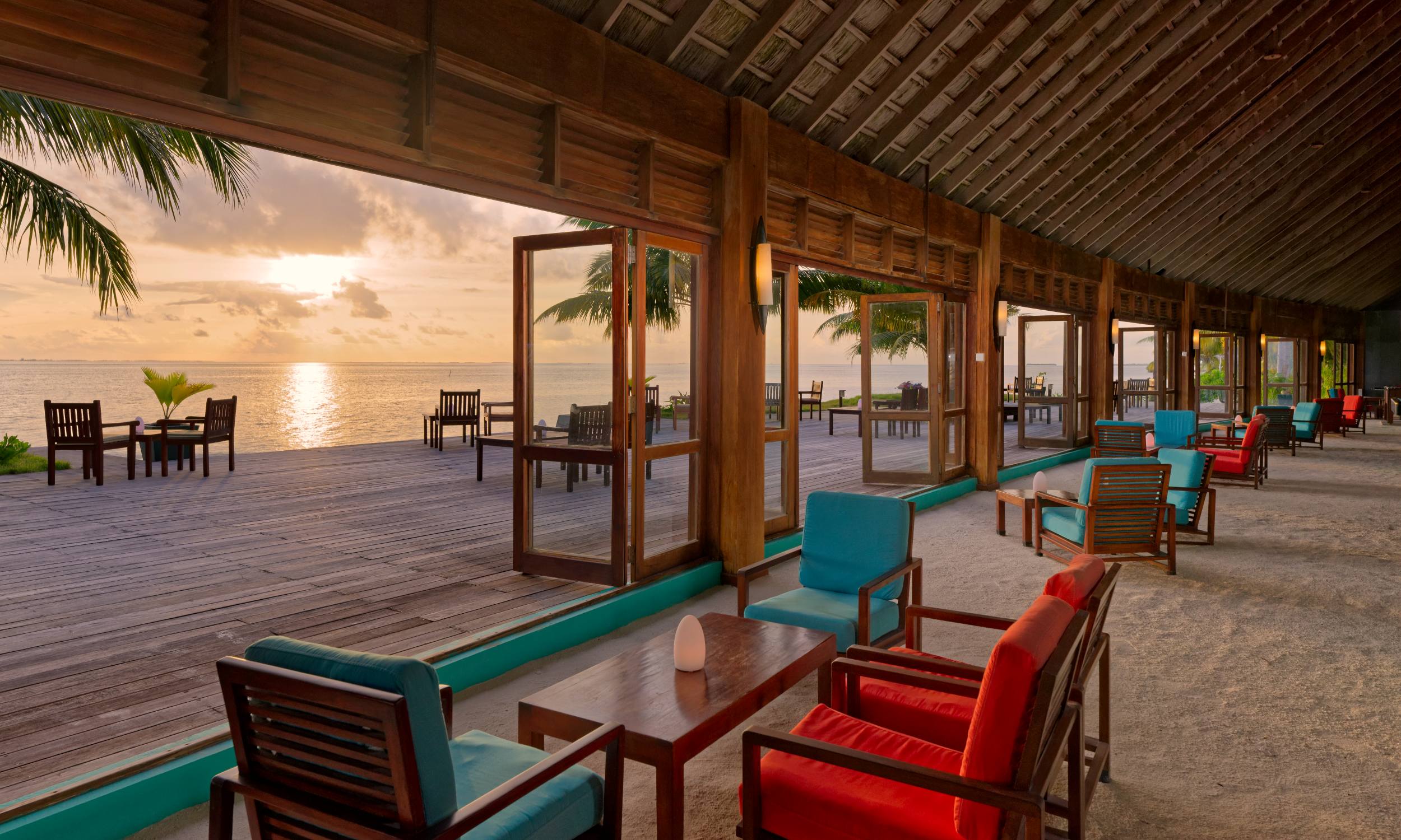 Dhoni Bar Canareef Maldives